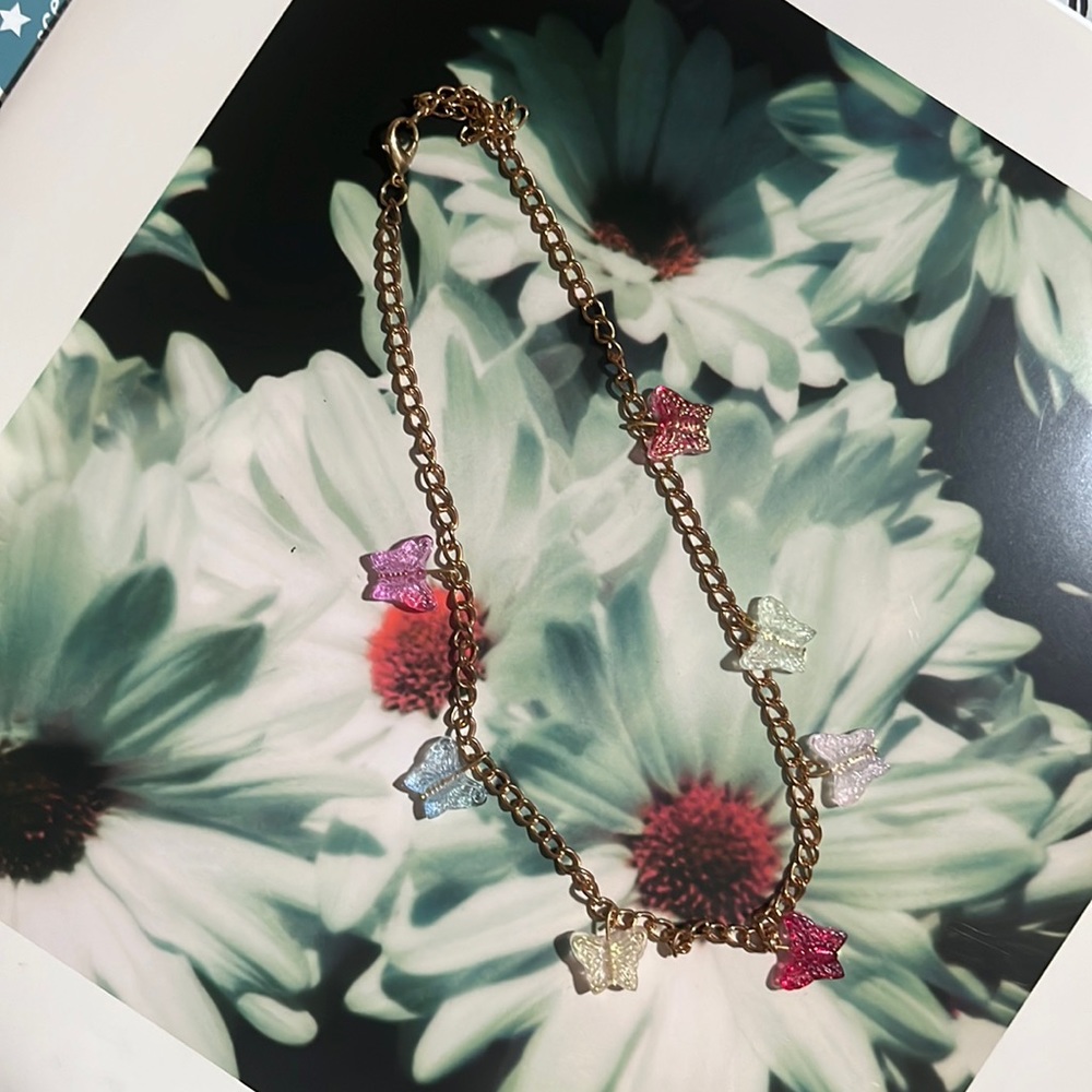 NWT Adorable Acrylic Butterfly Necklace